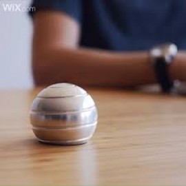 MEZMOGLOBE- Kinetic desk toy